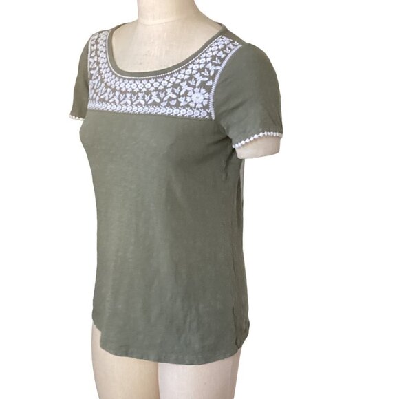 Talbots Short Sleeve Top Floral Embroidered Neck Cotton Green & White  Sz S #91M - Picture 3 of 8